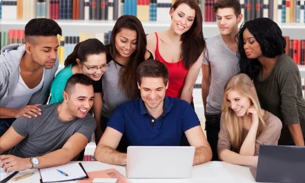 Universitarios laptop 1